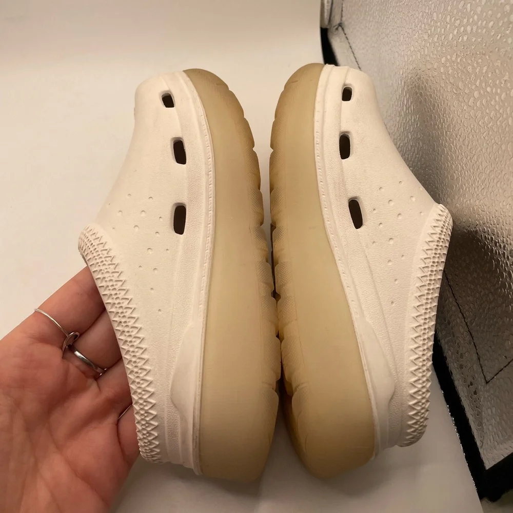 UGG Tamsan Sport girls white clogs size 10 toddler